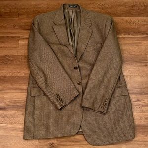 Ralph Lauren Sport Coat. Two buttons, single vent, 100% wool. Fully lined.
